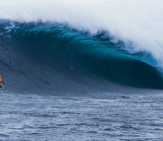 planche à voile vague